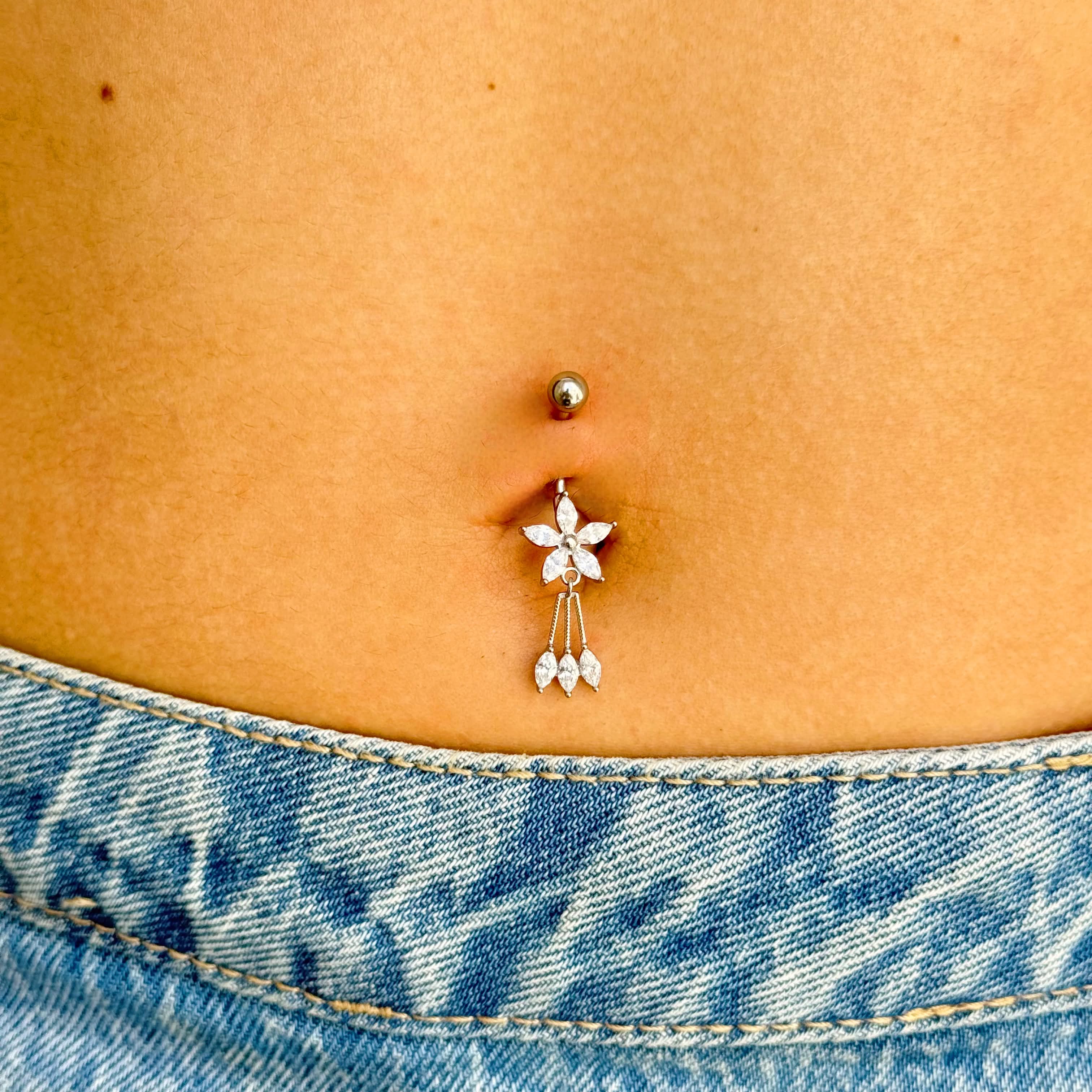 Navel Piercing Jasmine
